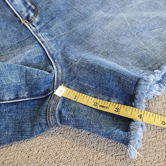 Judy Blue High Rise High Rise Cut Off Frayed Hem Denim Jean Shorts - Size Large - Picture 13 of 14